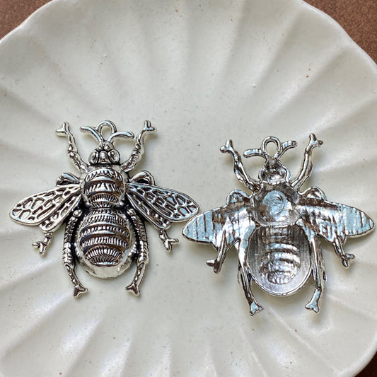 Alloy Bee Charm Pendant in Antique Bronze 40x38mm