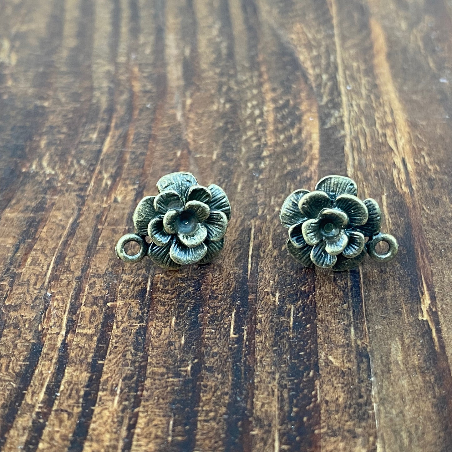 AROSE Antique Bronze Alloy Flower Earstud With Closed Loop