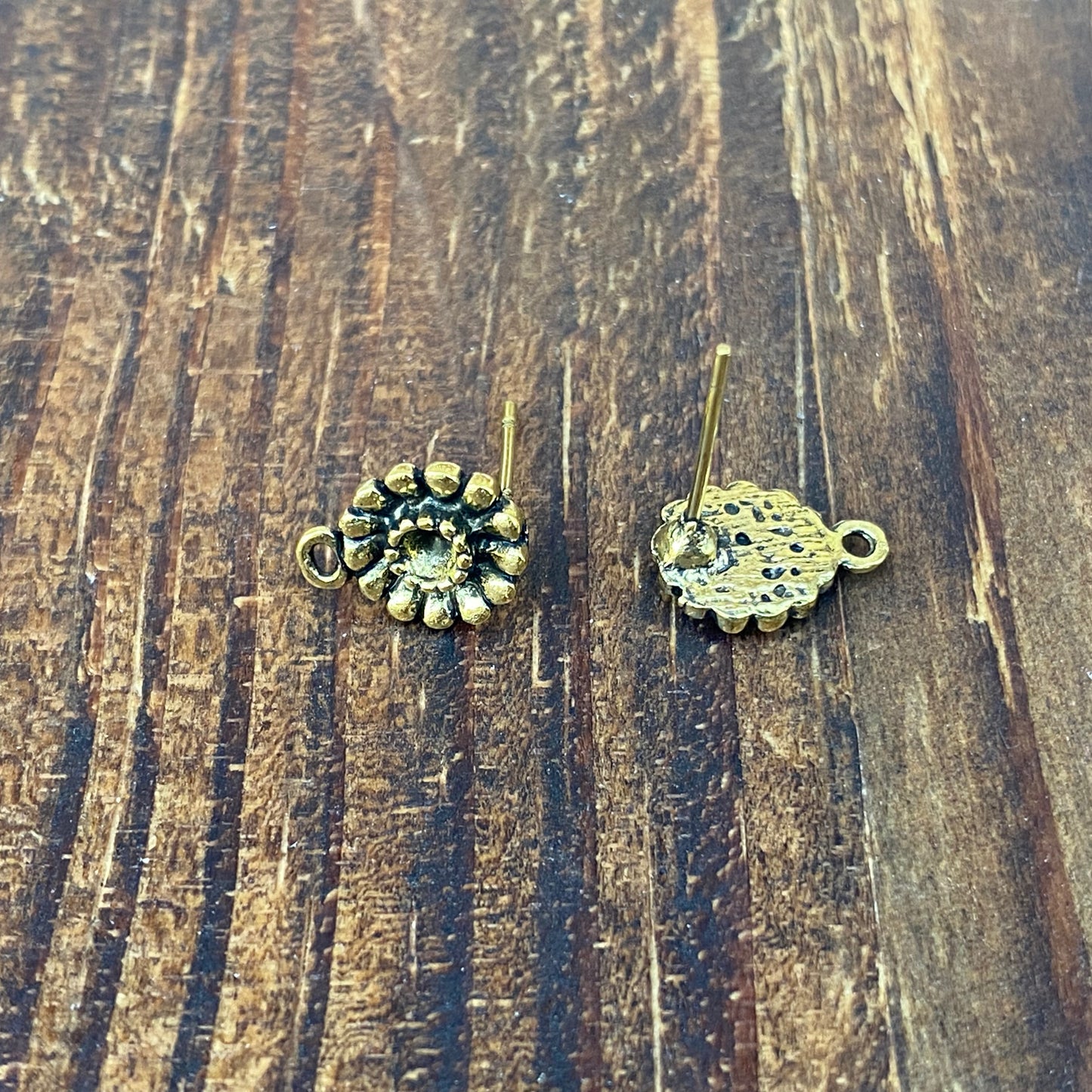 A9RF2M Antique Gold Alloy Flower Earstud With Closed Loop